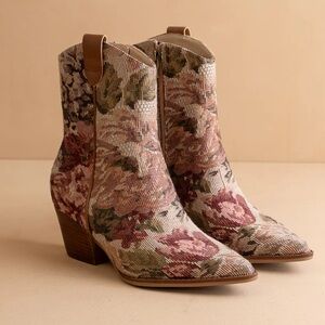 Beige brown floral appliqué jacquard embroidered tapestry western cowboy boots